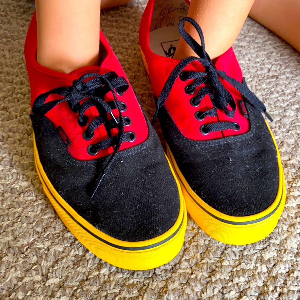 Men’s Mickey Mouse Vans size 10 1/2